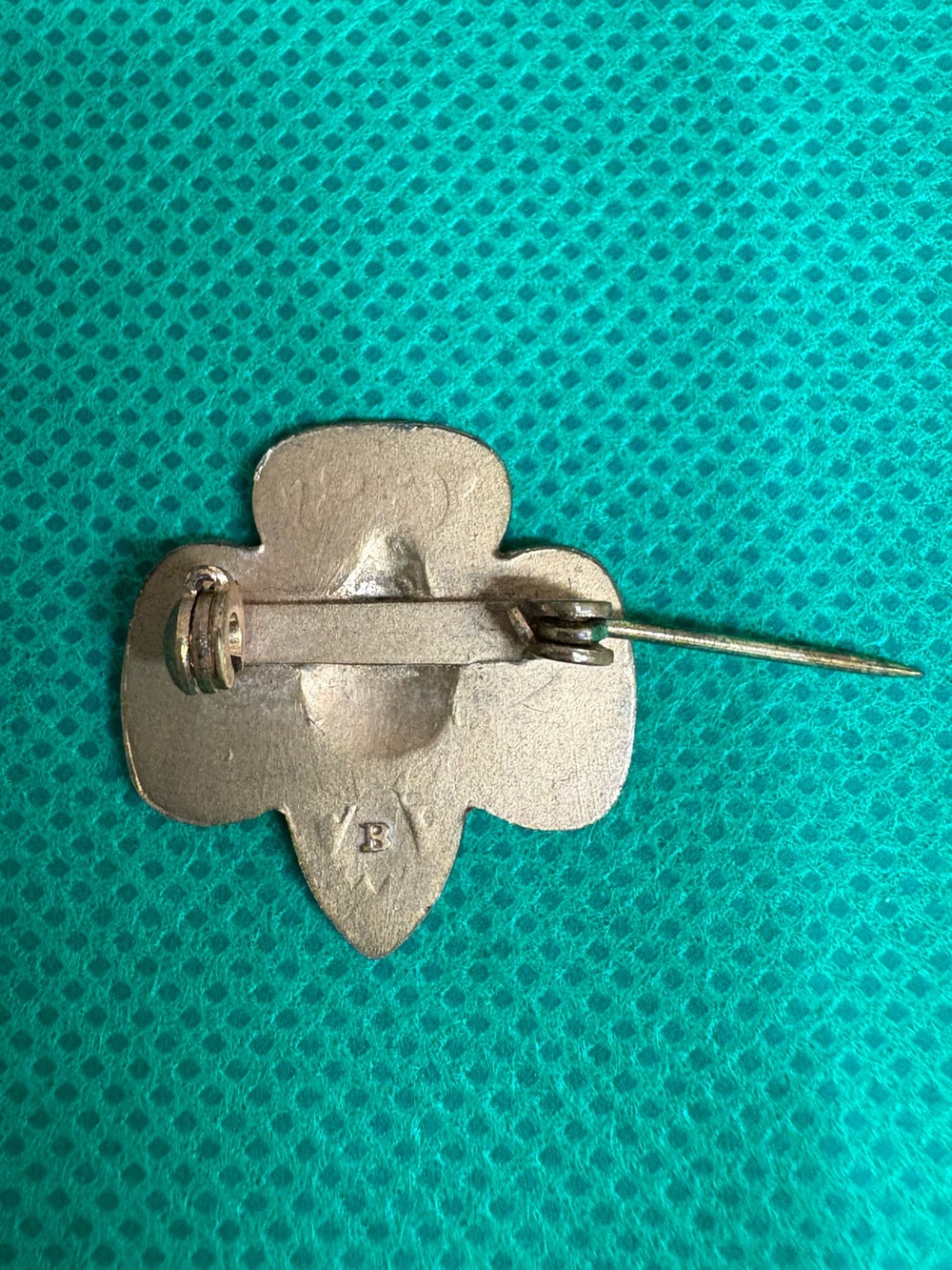 Vintage Girl Scouts Trefoil Gold-tone Pin - Picture 2 of 4